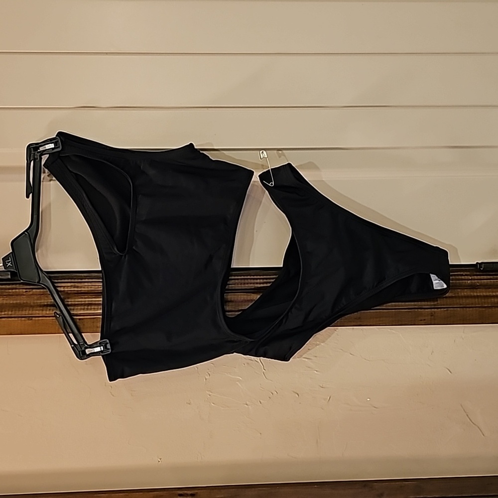 Bathing suit size Small(runs small) black mock 2 piece